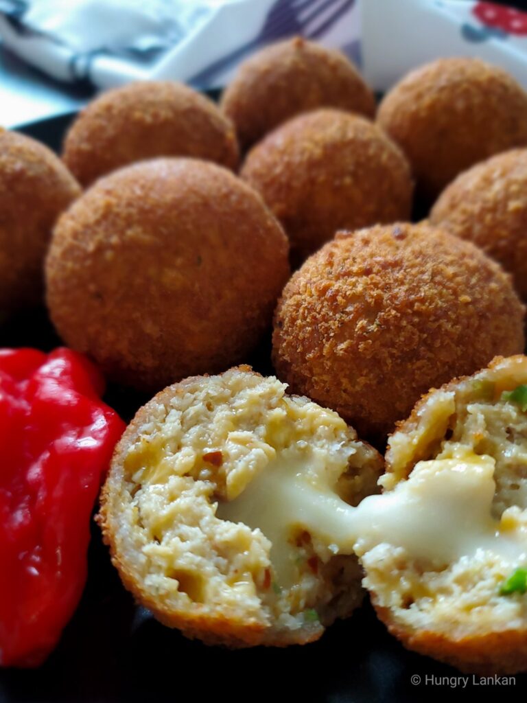 If you love hot food and cheese together you wouldn’t find a better snack than these Chicken cheese bites with habanero (Kochchi bites). An amazing snack.