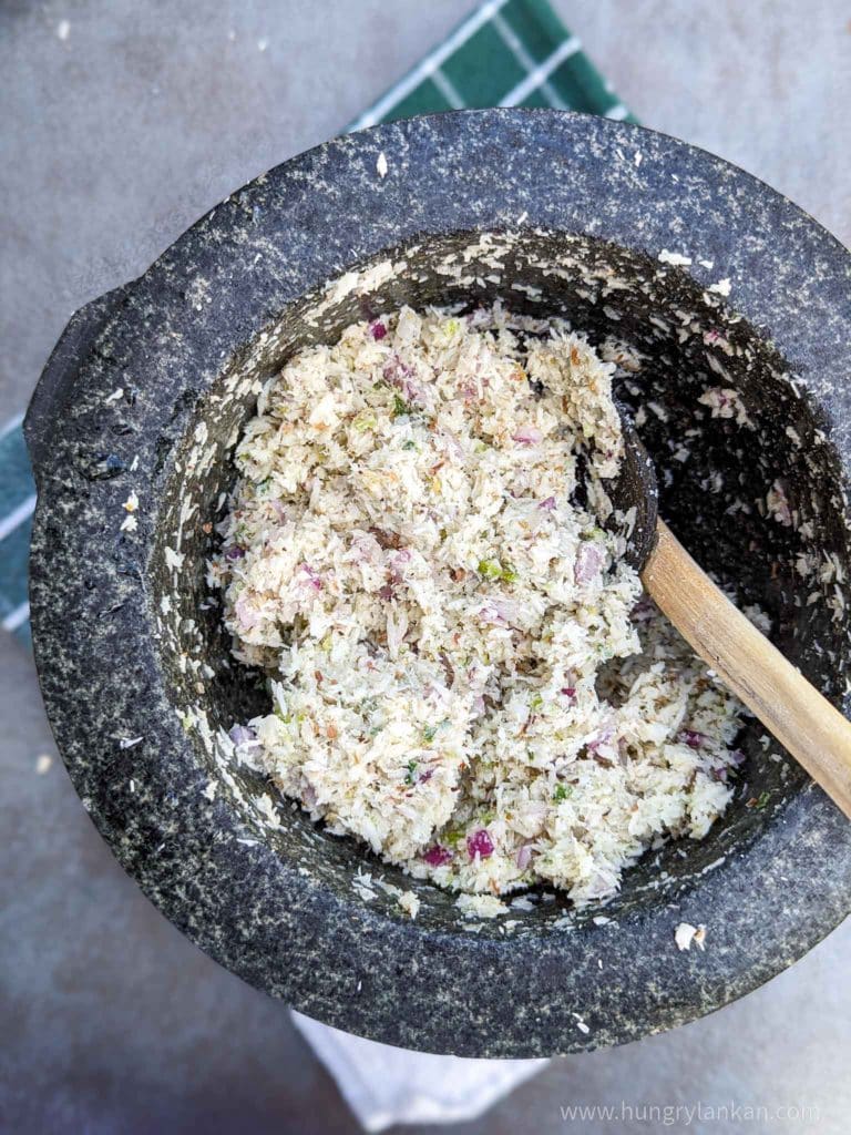 Sri Lankan white coconut sambol Kochchi sambol